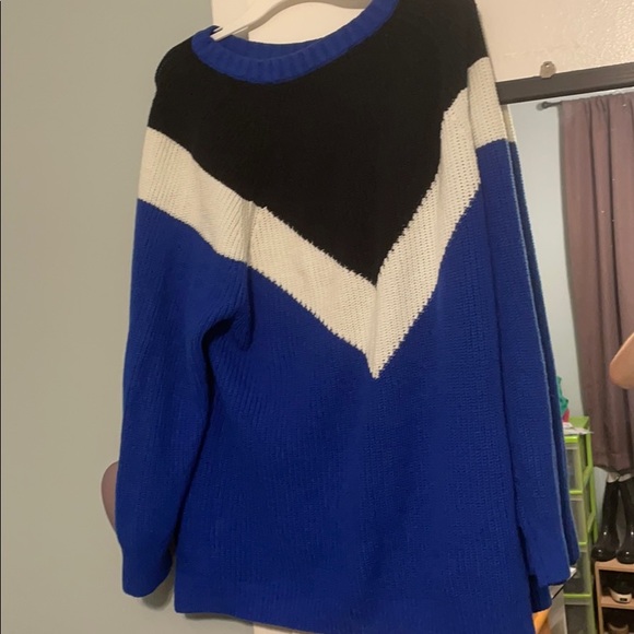 Express Sweater - Picture 2 of 2